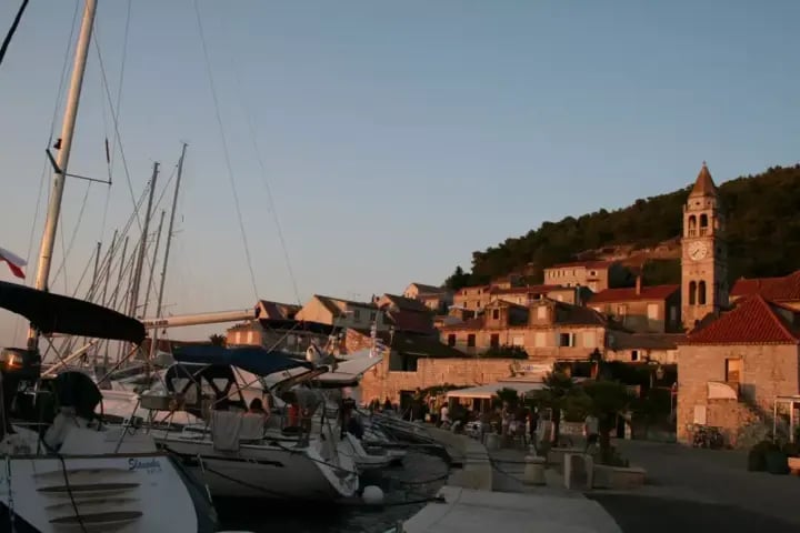 croatie-evening-in-vis-uai-720x480