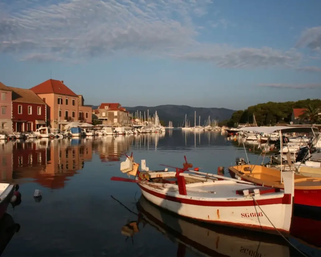 stari-grad-at-dawn-web-scaled-uai-1032x825