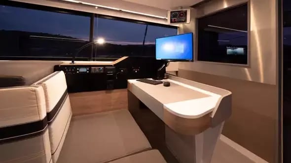 table-a-carte-et-ecrans-590px-2-uai-590x331